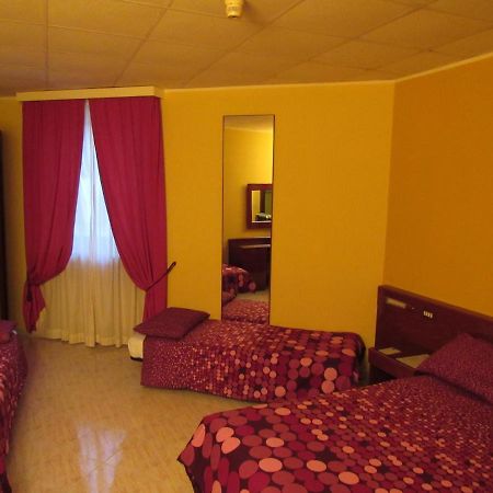 B&B The Sun Swimming & Pool تورينو المظهر الخارجي الصورة