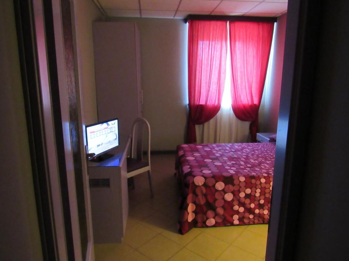 B&B The Sun Swimming & Pool تورينو المظهر الخارجي الصورة