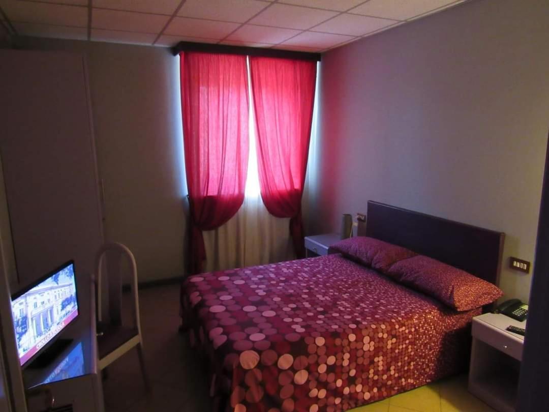 B&B The Sun Swimming & Pool تورينو المظهر الخارجي الصورة