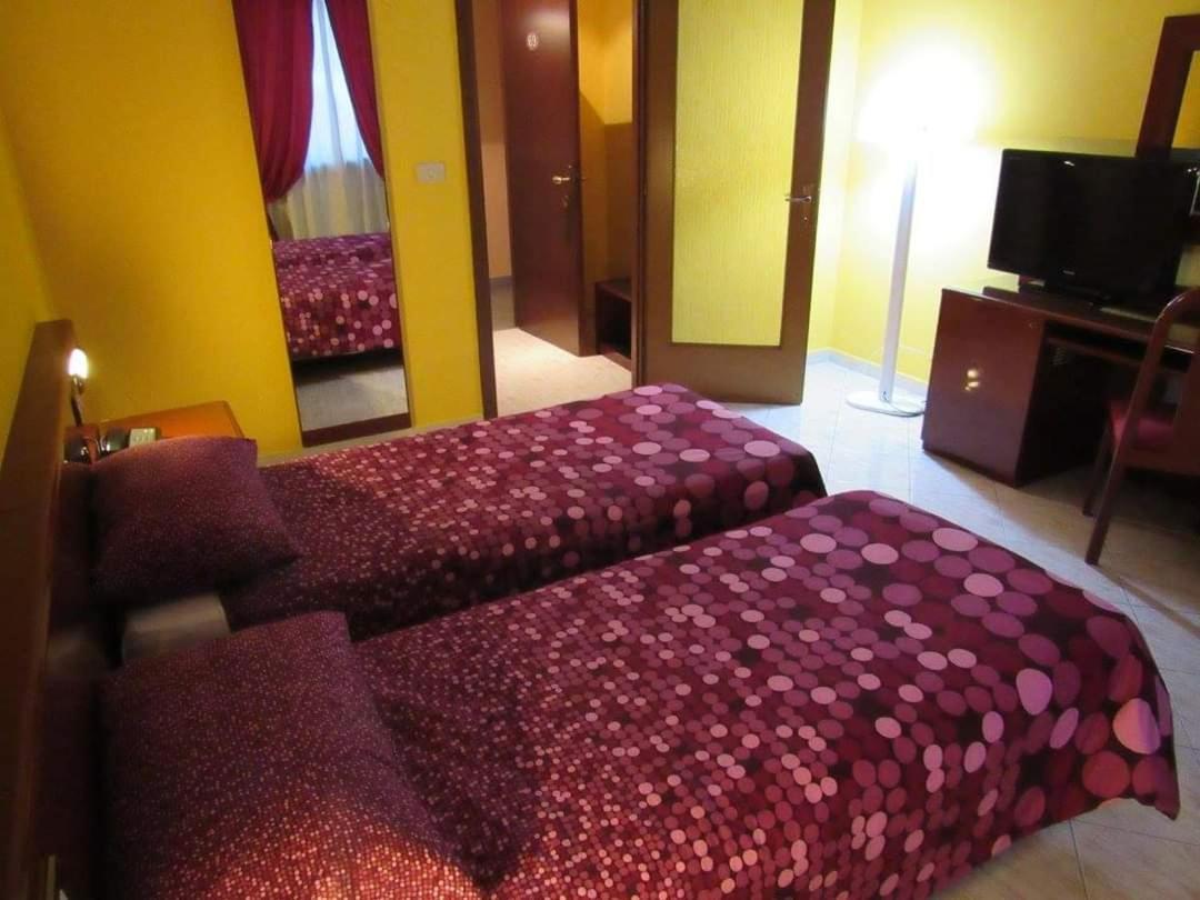 B&B The Sun Swimming & Pool تورينو المظهر الخارجي الصورة